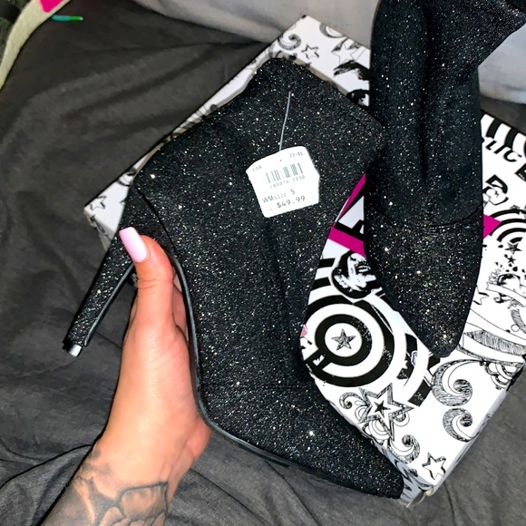 Womans size 5 booties - Picture 4 of 5